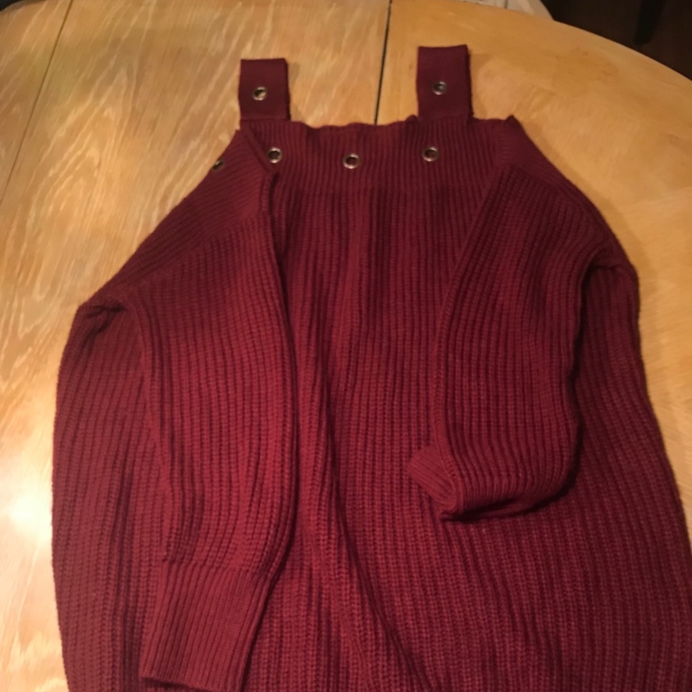 Zenana Outfitters cold shoulder size M